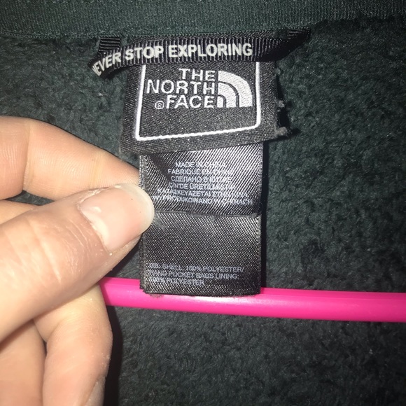 Small black north face jacket in excellent condition - Picture 2 of 3